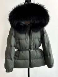 Зимно яке с качулка от естествен косъм лисица и колан