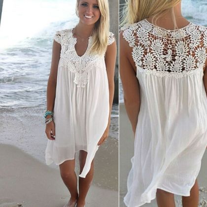 Бяла асиметрична плажна рокля туника с V-образно деколте дантела