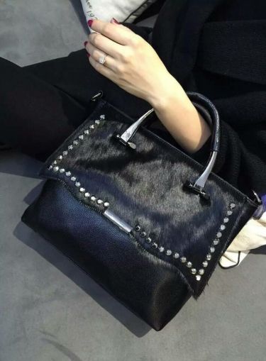 Дамска чанта естествена кожа с косъм от пони с нитове