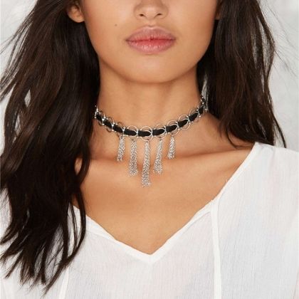 Чокър за врат с халки и висящи верижки