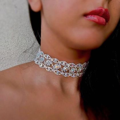 Чокър за врат с кристални камъни