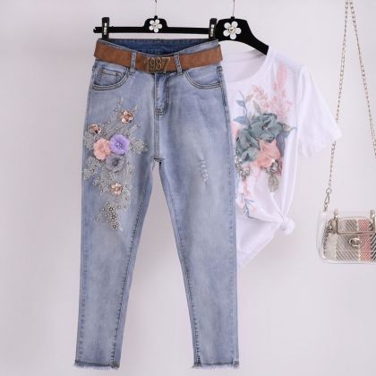 Комплект от блуза и дънки с цветя