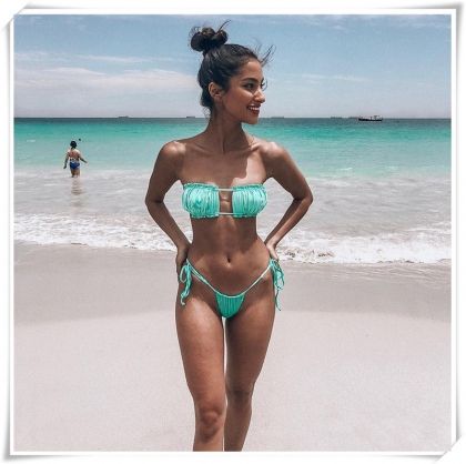 Бански в няколко цвята без презрамки