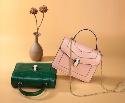 Малка дамска чанта естествена кожа с глава на змия