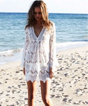 Плажна рокля бяла дантела с дълъг ръкав 