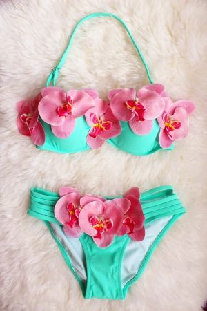 Моден бански с твърда чашка с големи цветя орхидеи