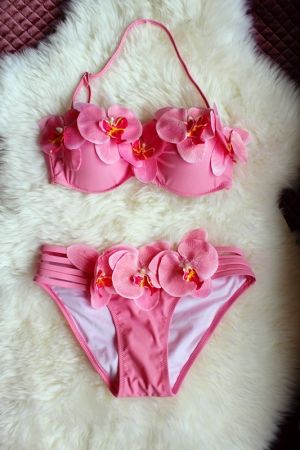 Моден бански с твърда чашка с големи цветя орхидеи