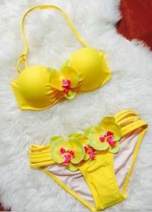 Моден бански с твърда чашка с големи цветя орхидеи