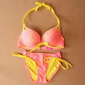 Модни бански с твърда чашка с дантела