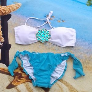 Бански от две части с тока с кристални камъни