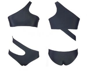 Изрязан цял асиметричен черен бански