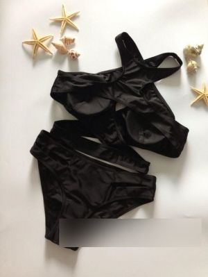 Моден черен бански от две части с тънки подплънки