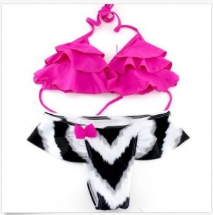 Моден бански от две части горнище с харбали и изрязано долнище