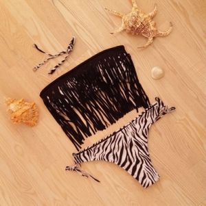 Моден бански от две части горнище с дълги ресни