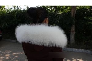 Бяла яка естествен косъм миеща мечка 80 см / 22 см широчина за яке