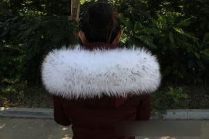 Бяла с черни върхове яка естествен косъм миеща мечка 80 см / 22 см широчина за яке