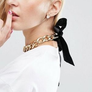 Чокър за врат дебела метална верига с кадифена панделка, НАЛИЧНА