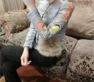 Късо дамско яке с вата и ЦВЕТНИ БРОДЕРИИ, с джоб естествен косъм