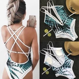 Моден цял бански с дълбоко деколте