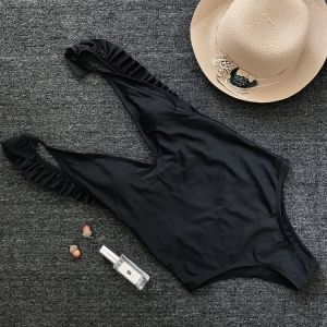 Моден цял бански с гол гръб 