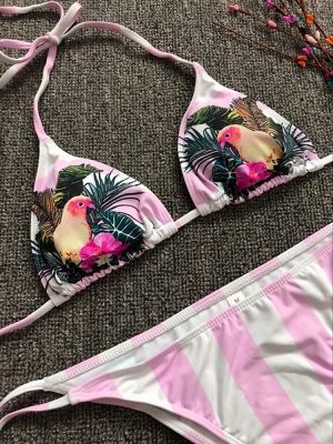 Цветен моден бански с триъгълна чашка ПАПАГАЛИ