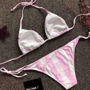 Цветен моден бански с триъгълна чашка ПАПАГАЛИ