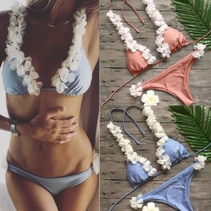 Моден бански от две части с 3D цветя ХАВАЙ