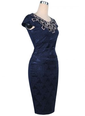 Еластична рокля с бродерия