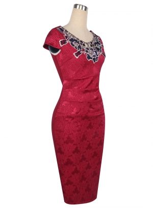 Еластична рокля с бродерия