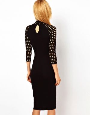 Еластична права рокля с дълъг ръкав