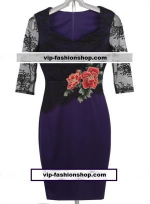 Еластична рокля с дантелен ръкав и цвете