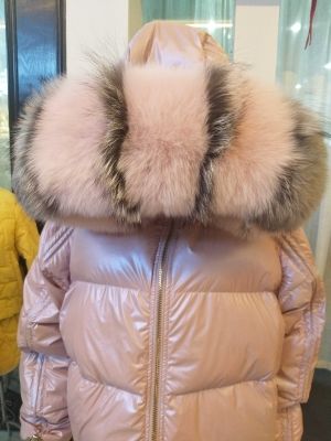 Късо зимно лъскаво дамско яке с гъши пух и яка естествена лисица