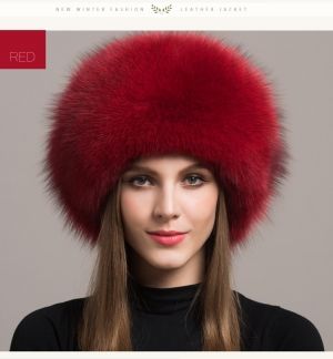 Зимна дамска шапка с естествен дълъг косъм лисица