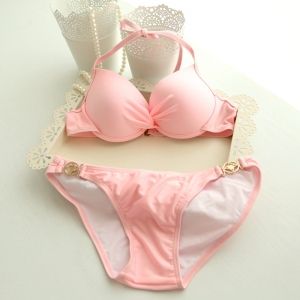 Оригинални Бански от две части с твърда чашка с метални катарами