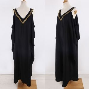 Дълга свободна черна рокля роба с ръкав с отворени рамена