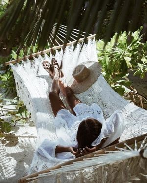 Бяла лятна разкроена плажна туника риза