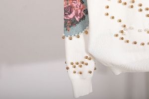 Моден дамски комплект фино плетиво с дълъг ръкав с бродерии и перли