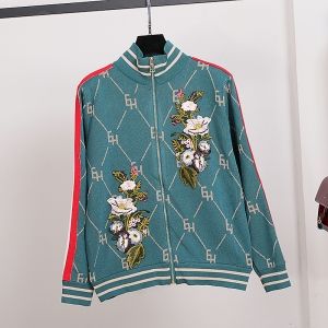 Модни дамски комплекти от фино плетиво с бродерии ЦВЕТЯ