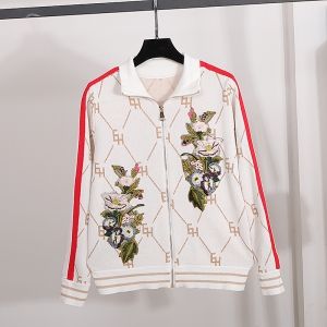 Модни дамски комплекти от фино плетиво с бродерии ЦВЕТЯ