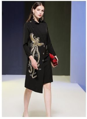 Модна дамска рокля с права яка бродиран златен феникс