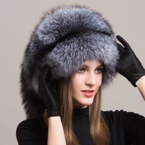 Зимна дамска шапка цялата от естествен дълъг косъм лисица