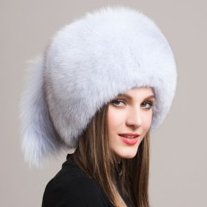 Зимна дамска шапка цялата от естествен дълъг косъм лисица