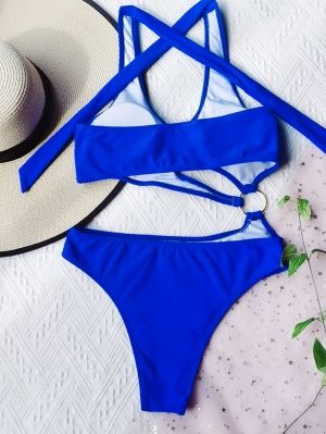 Цял бански със секси акцент