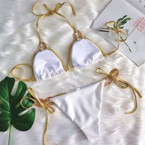 Секси бански с златисти акценти 