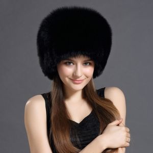 Зимна дамска шапка цялата от естествен дълъг косъм лисица