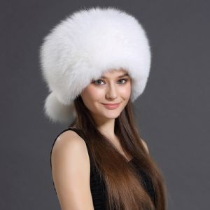 Зимна дамска шапка цялата от естествен дълъг косъм лисица
