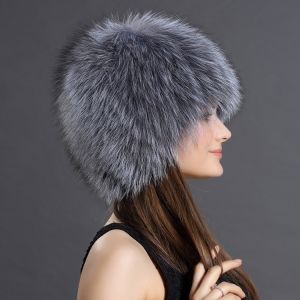 Зимна дамска шапка цялата от естествен дълъг косъм лисица