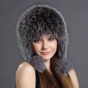 Зимна дамска шапка цялата от естествен дълъг косъм лисица