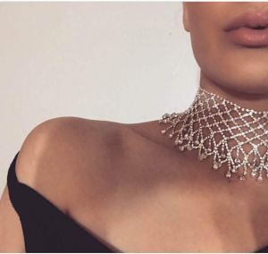 Луксозен широк чокър с кристални камъни