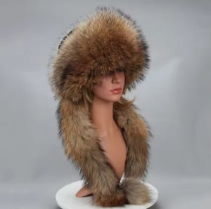 Зимна дамска шапка от естествен косъм миеща мечка и лисица